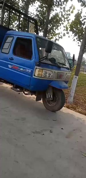 4.5米，奥驰五征五轮平板货车，16年的车