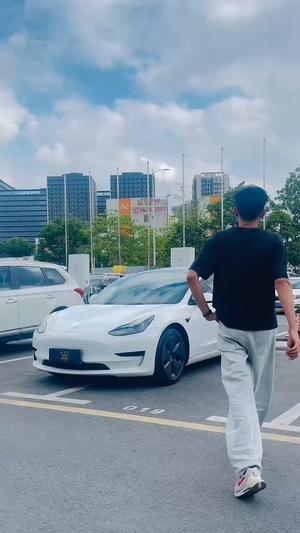 特斯拉Model3