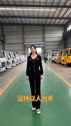重汽豪沃满载5吨油罐车
