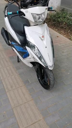 原装建豪三阳125时尚小踏板摩托车精巧